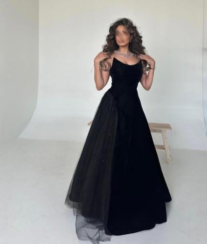 Dress made of georgette fabric decorated with hand-embroidered tulle