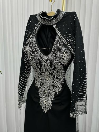 فستان لكرا كريب وتل المزين بالتطريز اليدوي الفخم ا...