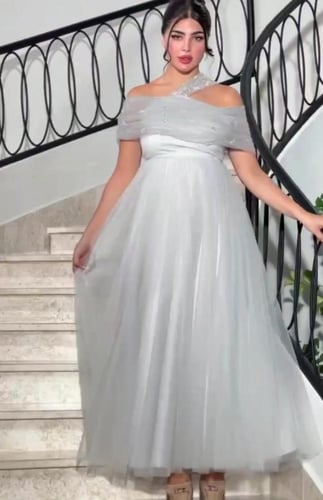 فستان سهره حوامل تل تفته المزين بالتطريز