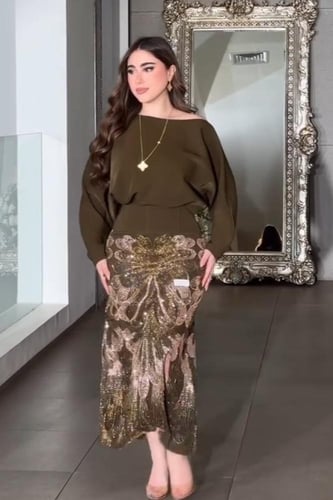 فستان باربي المزين بالكلفه الخرز وترتر