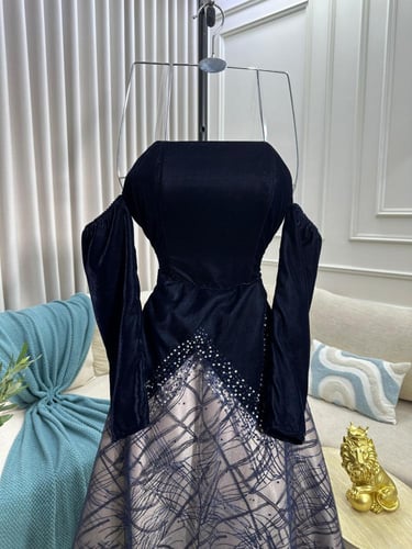 فستان سهره مخمل وتل المزين بالتطريز