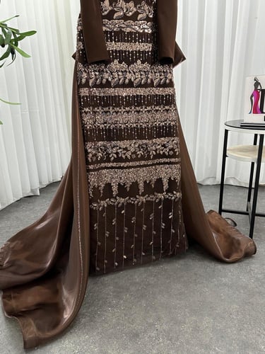 فستان سهره باربي مع كلفه مطرزه ذيل اورجنزا