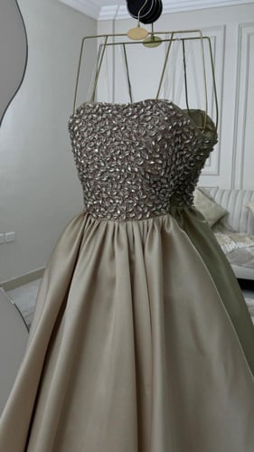 فستان سهره ميكادو المزين بالتطريز اليدوي