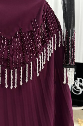 فستان شيفون جورجيت المزين بالتطريز اليدوي بشكل اني...