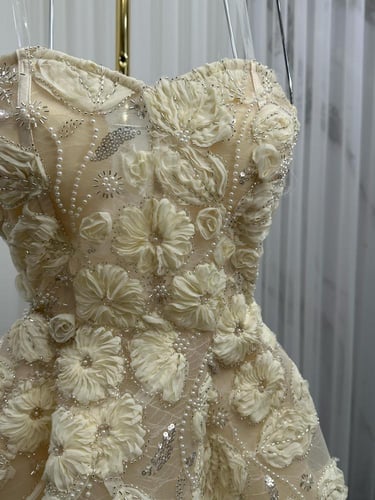 فستان سهره دبل كلوش تل شبك المزين بالتطريز ورود را...