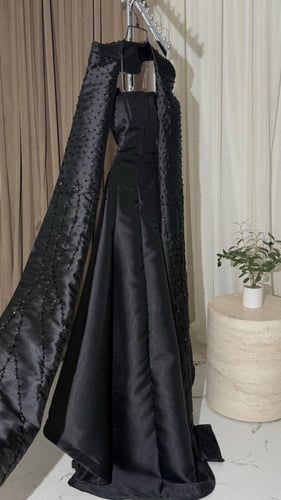 فستان ميكادو المزين بالتطريز اليدوي