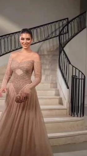 فستان سهره باربي وتل دبل كلوش المزين بالتطريز اليد...