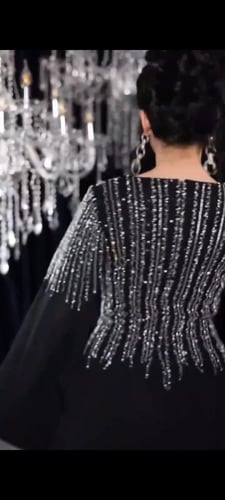 فستان شيفون جورجيت المزين بالتطريز اليدوي على القم...