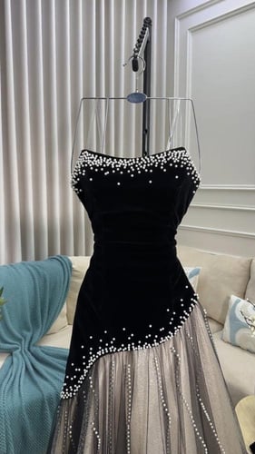 فستان سهره جوخ وتل المزين بالتطريز اليدوي