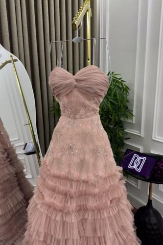 فستان سهره تل طبقات المزين بالتطريز