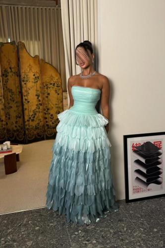 فستان سهره اورجنزا مموج المزين بالطبقات بشكل انيق...