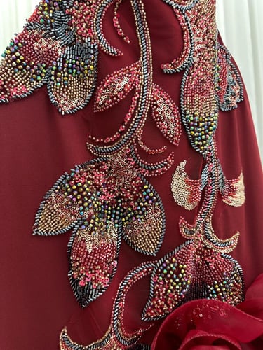 فستان سهره لبانه مع جازار المزين بالتطريز اليدوي