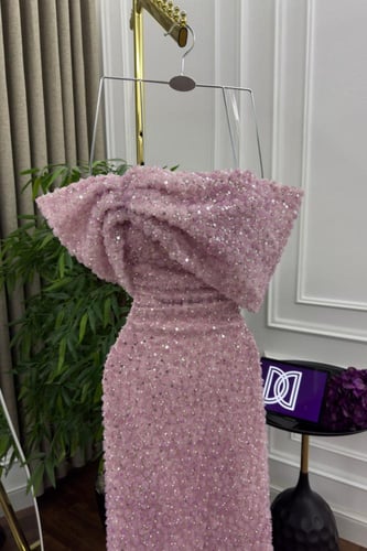 فستان سهره مورد المزين بالتطريز