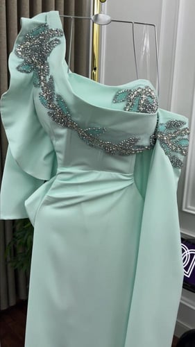 فستان باربي المزين بالتطريز اليدوي