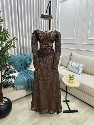 فستان سهره المزين بالكسرات