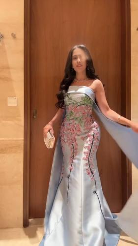 فستان ميكادو المزين بالكلفه المطررزه تطريز راقي