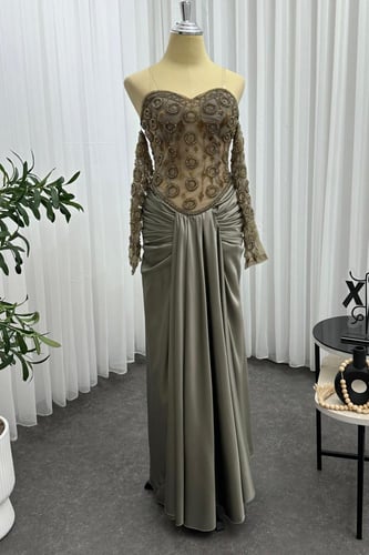 فستان سهره فخم المزين بالتطريز اليدوي والكسرات