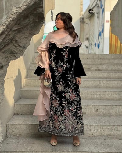 جلابيه كريب اكمام اورجنزا المزينه بتطريز كمبيوتر