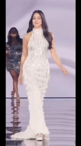 فستان سهره تل المزين بالورود والتطريز