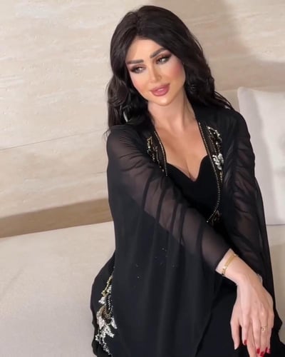 فستان شيفون المزين بالتطريز اليدوي وكريب استرتش