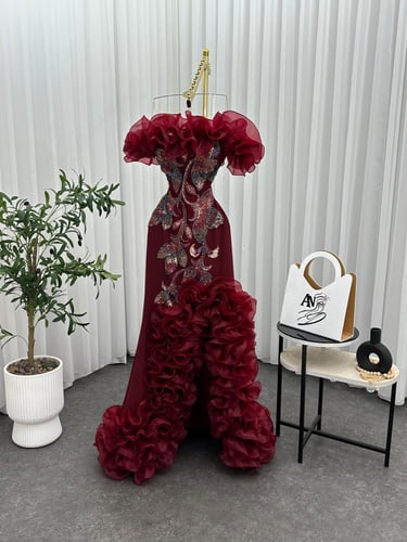 فستان سهره لبانه مع جازار المزين بالتطريز اليدوي