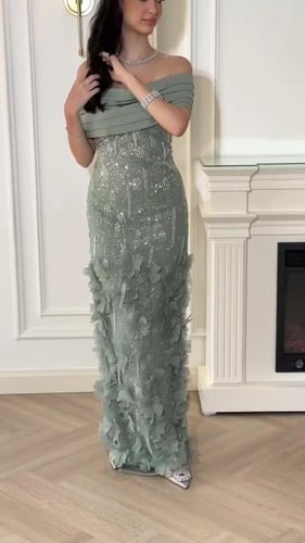 فستان سهره باربي المزين بالكلفه المطرزه والورود ال...