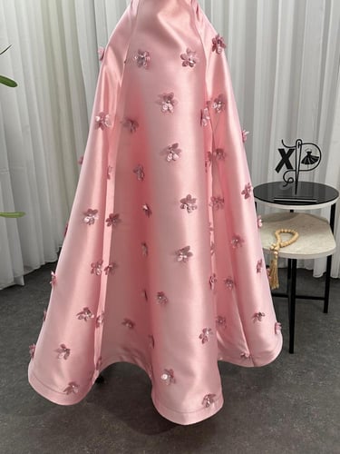 فستان سهره ميكادو المزين بالورود البارزه