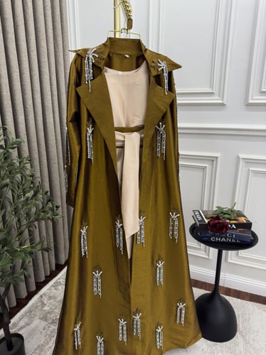 جلابيه قطعتين شانتون المزينه بالتطريز اليدوي الاني...