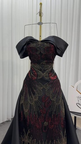 فستان سهره ميكادو المزين بالتطريز