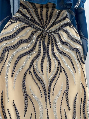 فستان سهره تل مزين بتطريز كمبيوتر وفصوص بطانه بارب...