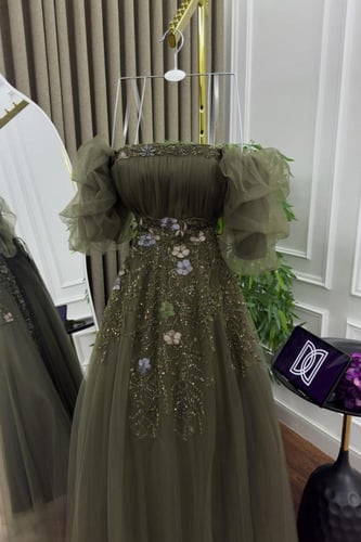 فستان سهره تل كوري المزين بالكلفه المطرزه