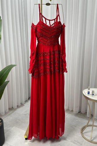 فستان شيفون جورجيت المزين بالتطريز اليدوي