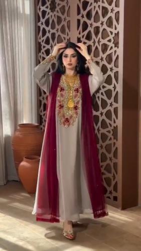 جلابيه شيفون جورجيت على تل المزين بالتطريز اليدوي