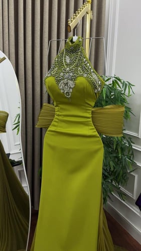 فستان باربي المزين بالتطريز اليدوي وجازار بوليسيا