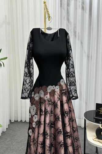 فستان صدر كريب استرتش وادانتيل مشجر قصه انيقه مميز...