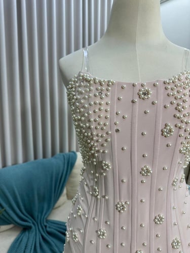 فستان سهره شيفون المزين بالتطريز اليدوي والكسرات