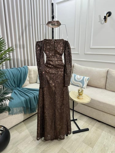 فستان سهره المزين بالكسرات