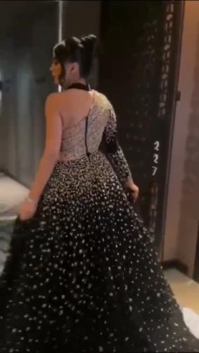 فستان سهره كريب وشيفون المزين بالشك اليدوي