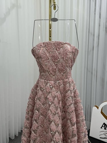 فستان سهره فخم المزين بالشك والتطريز