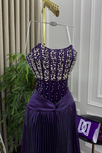 فستان سهره كرنكر المزين بالتطريز اليدوي والكسرات