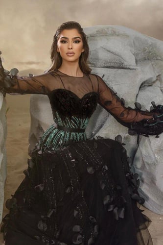 فستان تل المزين بالتطريز اليدوي