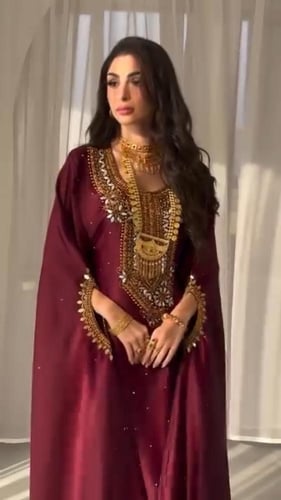 جلابيه تفته المزينه بالتطريز اليدوي الفخم على القم...