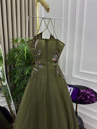 فستان سهره تل كوري المزين بالكلفه المطرزه