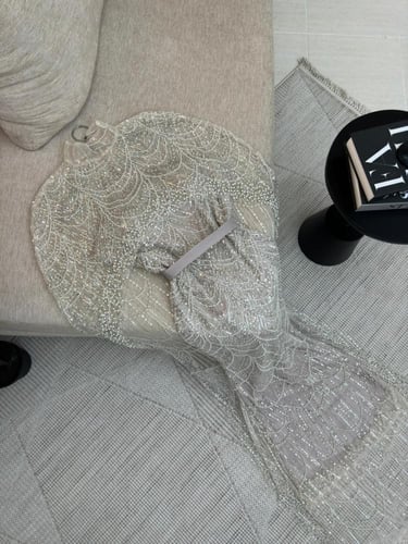 فستان سهره تل المزين بالخرز واللول بشمل كثيف