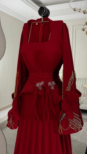 فستان باربي المزين بالتطريز اليدوي كسرات بوليسيه