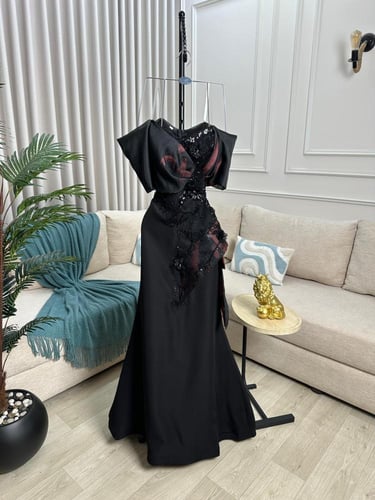 فستان باربي المزين بالتطريز اليدوي