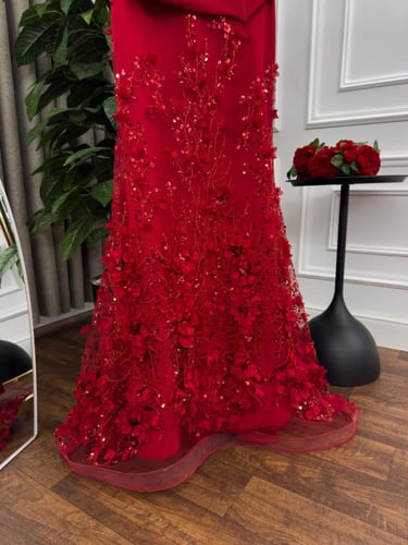 فستان باربي شال شيفون وتل مزين بالورود وخرز