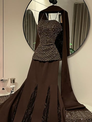 فستان باربي ودانتيل المزين بالتطريز خرز