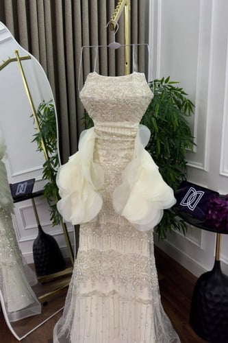 فستان سهره تل المزين بالتطريز خرز وجاكيت مزين بالط...