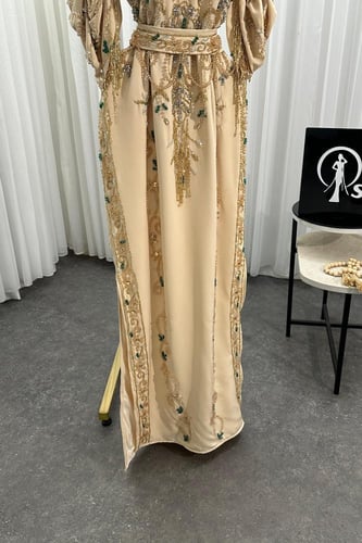 فستان سهره باربي المزين بالتطريز اليدوي مطعم بالفص...